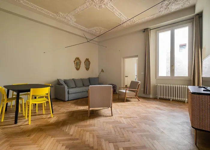 Apartment D'azeglio Nel Salotto Di Bologna