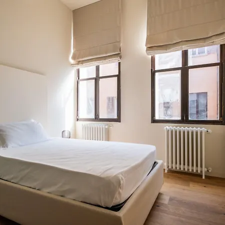 D'azeglio Nel Salotto Di Апартаменты *